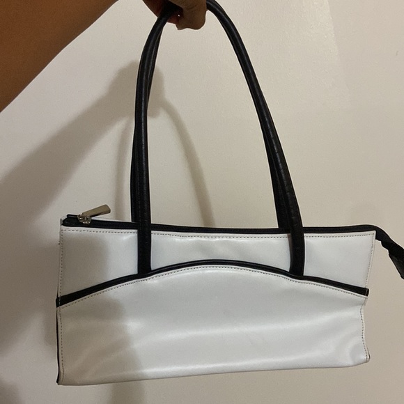 Black and white rectangular purse - Picture 3 of 5